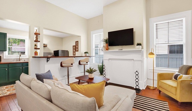 Executive Rental by the Park | Heated Pool Access