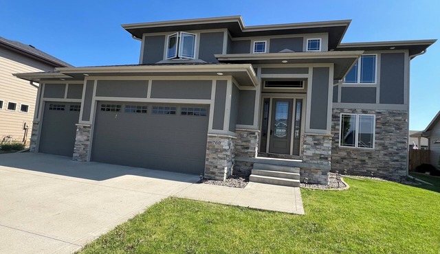 Executive Rental - Newer High End 6 BR Home in Waukee, Iowa