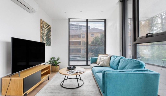 Executive Resort-Style Living at Leafy Albert Park