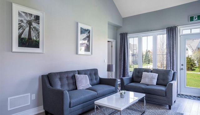 Executive Snowbridge 4 Bedroom Townhome Located in Resort Zone with Pool/Shuttle