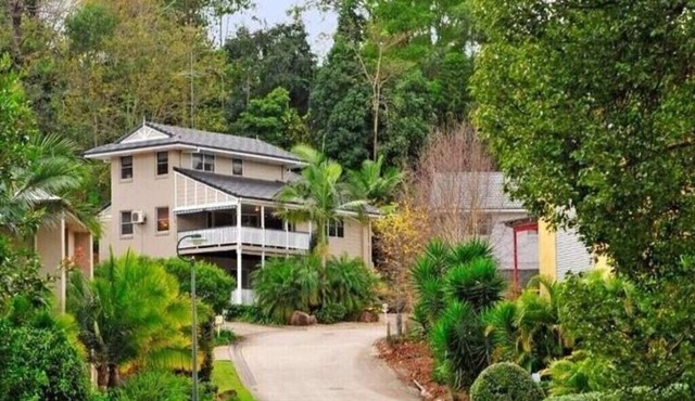 Executive spacious big house near shops/buses/train