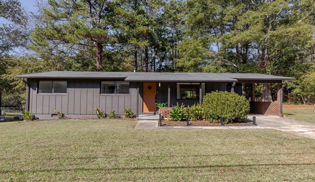 Executive stay home newly remodeled 3-bed house walkable to Downtown Woodstock