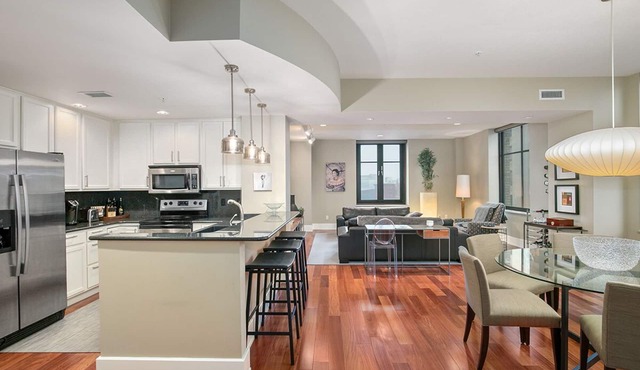 Executive style condo on the strip