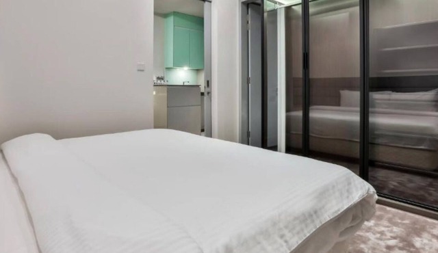 Executive Suite with Garden View 11