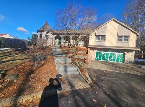 Executive Suite with Private Kitchen, Bath & Parking