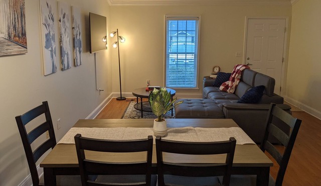 EXECUTIVE Townhome | 4 min from Phoebe
