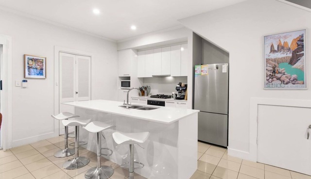 Executive Townhouse Near Heart of Adelaide City