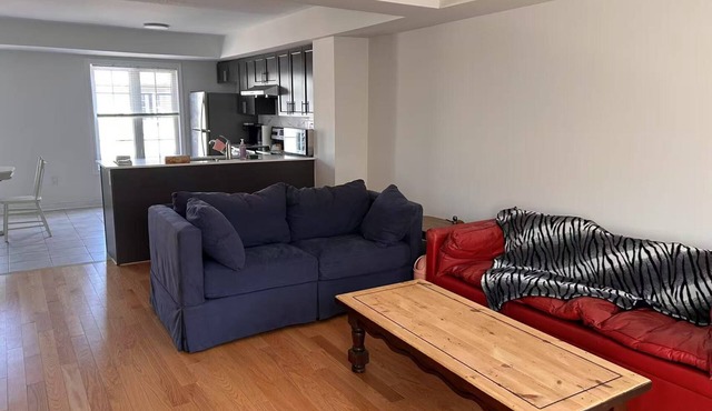 Executive townhouse next to popular provincial park, 10 minutes walk