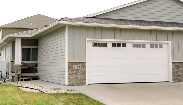 Executive Twin Home in quiet neighborhood located in south central Sioux Falls