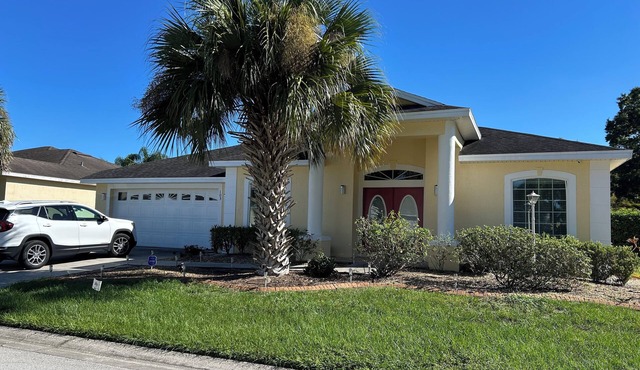 Executive Villa with lake views and south facing pool 4 bed 3 bath near parks