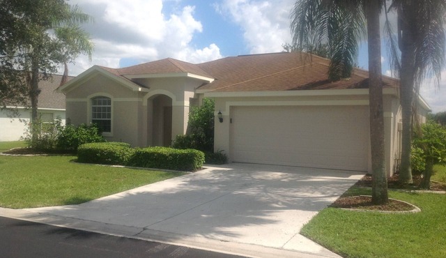 Executive Villa With Pool And Lakeside Position Within Exclusive Gated Community