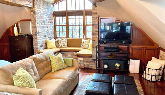 Executive Waterfront Loft- 30+ Days