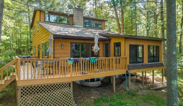 Executive Year Round Home ~ Minutes From Minocqua
