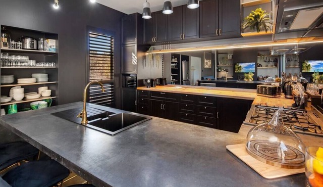 exhale Country Escape Pool, wifi, sleeps 10