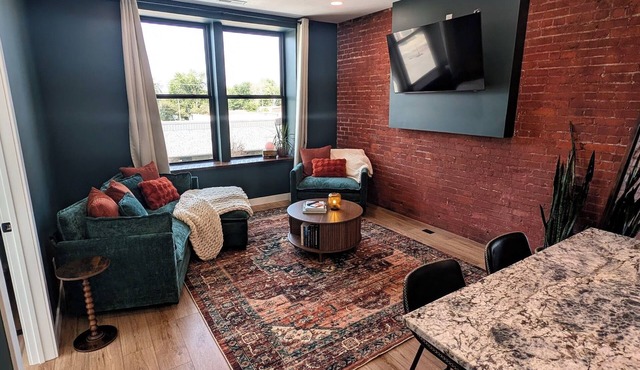 Exira 107 - Cozy 2BR Above Coffee & Goods Shop