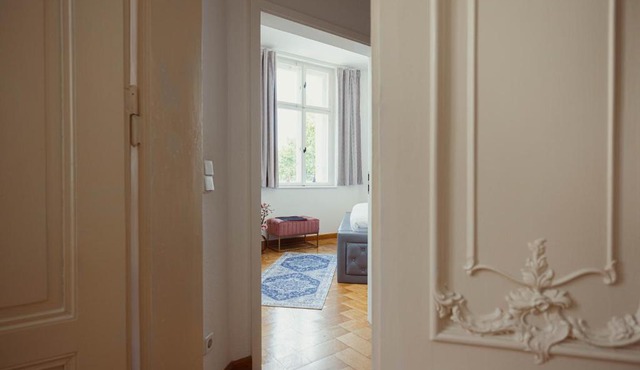 Exklusive Ferienwohnung Arthur in zentraler Bestlage von Zeitz! Vollausgestattet, Fahrstuhl, Magenta-TV, Highspeed WLAN, eigener Parkplatz in Zeitz
