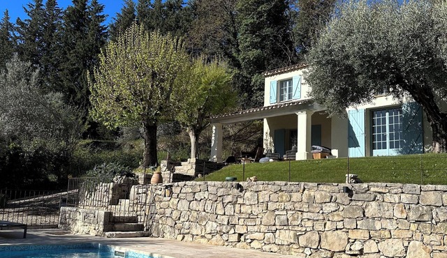 Exklusive Landhausvilla, gr. Pool, gr. Garten, Ruhig, 5 Gehmin. zum Dorf