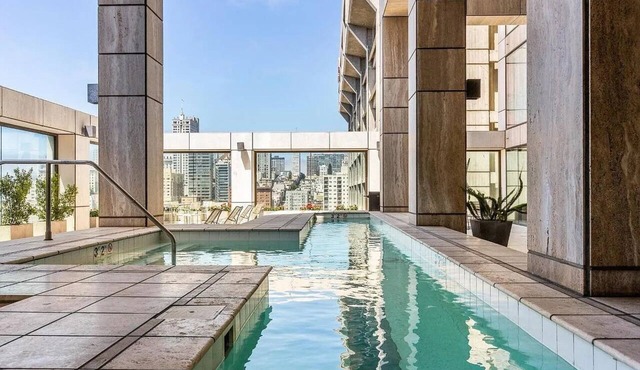 Exlusive Executive Pentrouse style 1800sf Condo with 6000sf deck