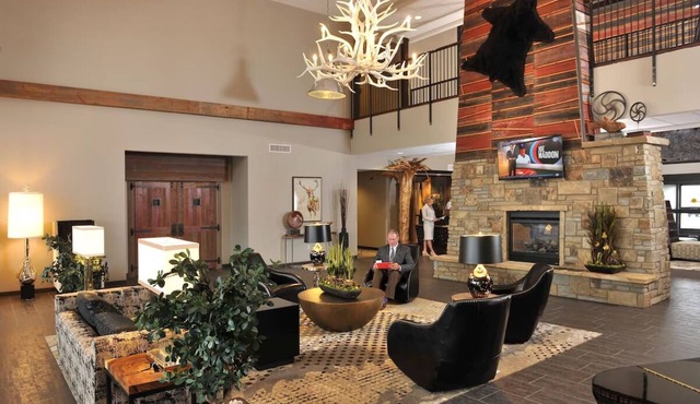 Expanded 2 Queen Beds with Sofa Sleeper, Stoney Creek Kansas City