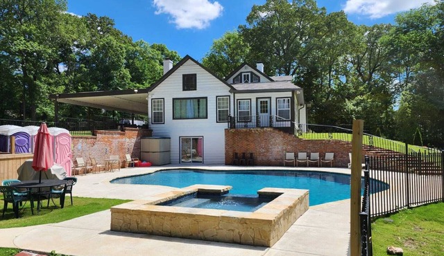 Expansive 10-Bedroom Southern Estate – 18 Beds, 6 Baths, Pool & More