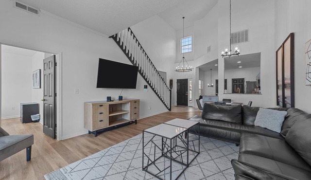 "Expansive 3-bedroom Golf Villa for 12 at renowned Legends Golf Course."