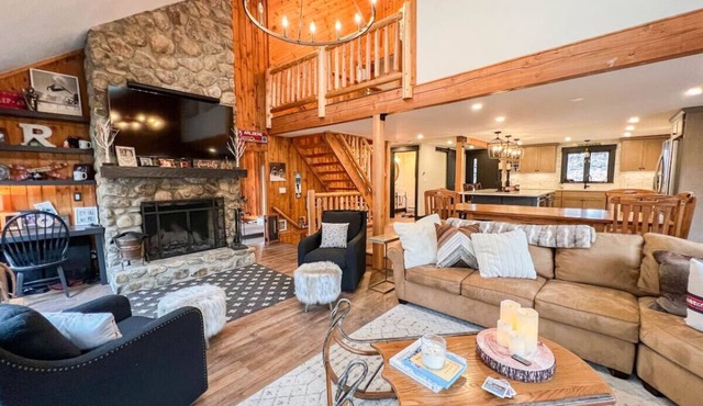 Expansive 3800 ft.² Home | Private Gym & Hot Tub!