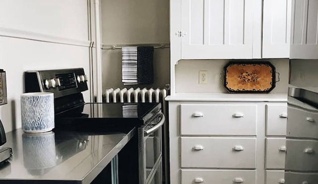 Expansive 3BR/1.5BA apartment, walking distance to downtown Bedford