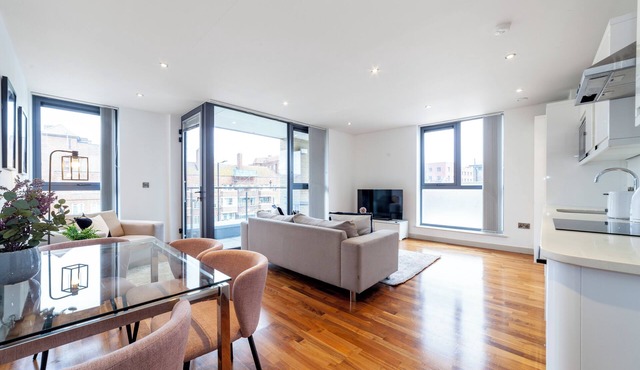 Expansive 3BR sanctuary flat in Hackney