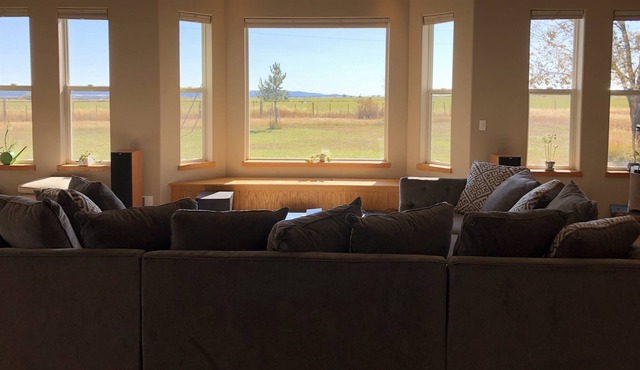 Expansive 4 Bedroom Musicians Home with cinema on 2 Acres