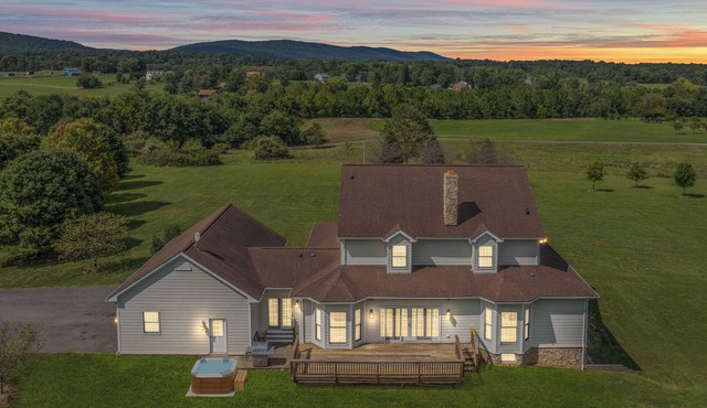 Expansive 6000 sq ft Villa w/Hot Tub, Fire Pit & 15+ acres