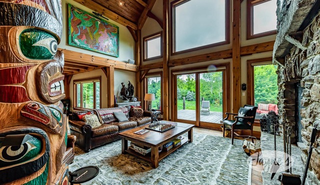 Expansive 6bed 5bath Chalet in The Blue Mountains! Hot Tub!