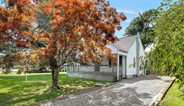 Expansive Beverly Triton Retreat