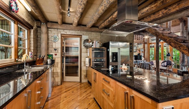 Expansive Countryside Retreat - 4BR on 26 Hectares