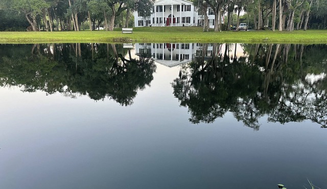 Expansive Crystal River waterfront estate