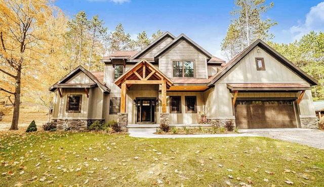 Expansive dog-friendly home w/golf course views, and nearby resort amenities