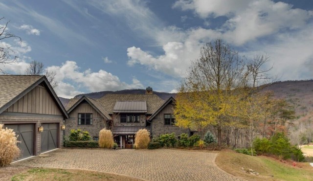 Expansive Golf Resort Home with Mountain Views - Family Friendly