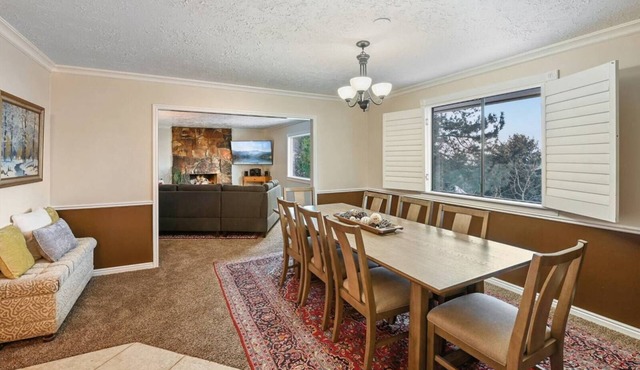 Expansive home, beautiful views, and a hot tub - Minutes from world-class skiing