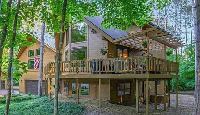 Expansive home just 3 blocks from Buck lift on resort property!
