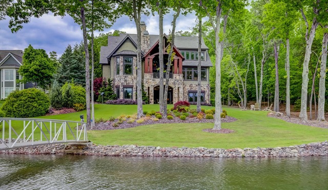 Expansive lakefront home with high-speed WiFi, pool table & central AC