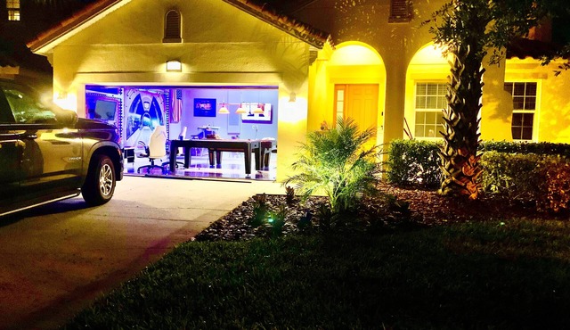 Expansive Luxury home minutes to Disney, close to all parks!