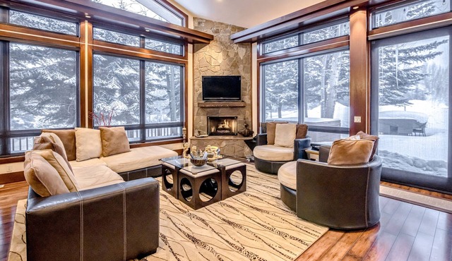Expansive mountain lodge with hot tub, fast WiFi, & easy access to slopes