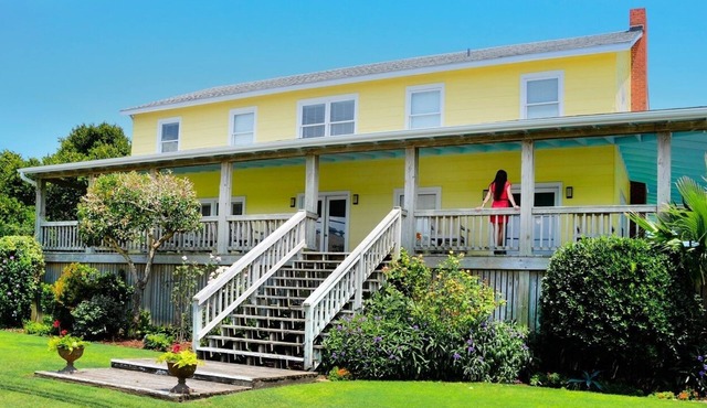 Expansive Oceanfront Cottage with Blockade Runner Beach Resort Amenity Access