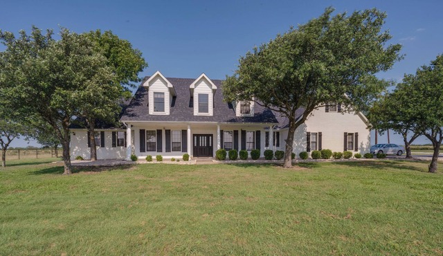 Expansive Pilot Point Home w/Fireplace!