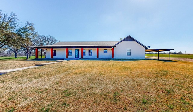 Expansive property with pond, pool, fireplace & pool table - dog-friendly
