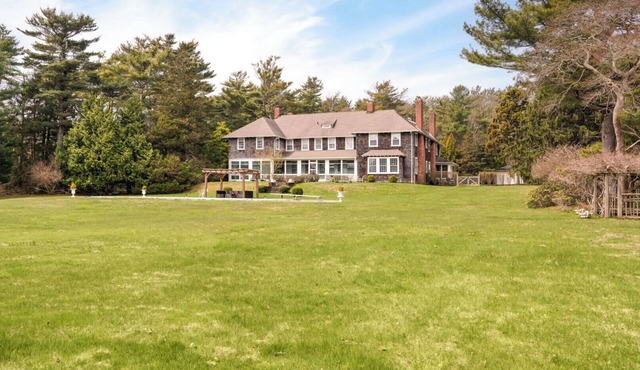 Expansive Quiogue Home Between Westhampton and Quogue, Private Pool and.