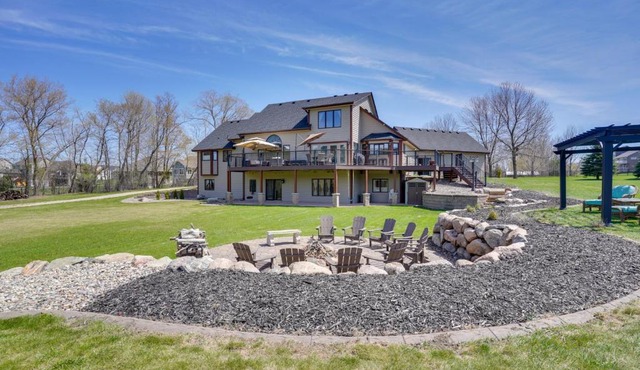 Expansive Retreat on 5 Acres in Shakopee!