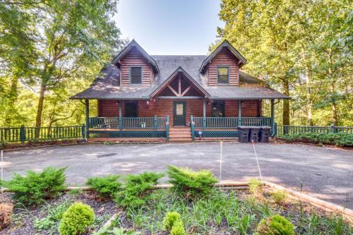 Expansive Sky Valley Lodge with Mountain Views!