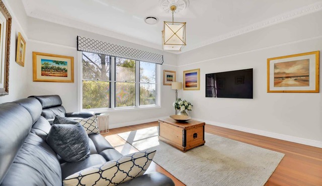 Expansive Toowoomba Retreat with Garden BBQ