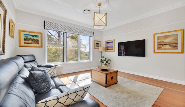 Expansive Toowoomba Retreat with Garden BBQ