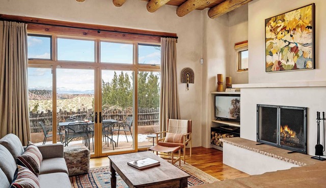 Expansive views, Natural Light, Community Pool